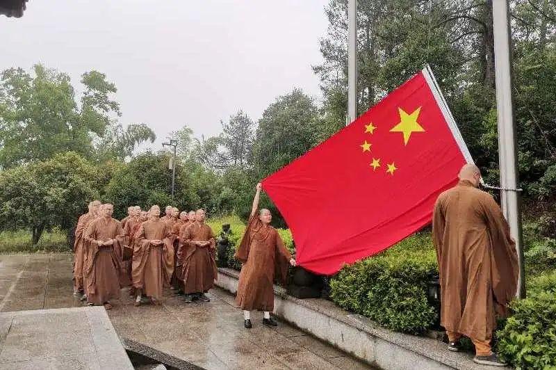贵州一落马贪官这样耍特权:宿舍装KTV,安排下属陪自己喝酒唱歌
